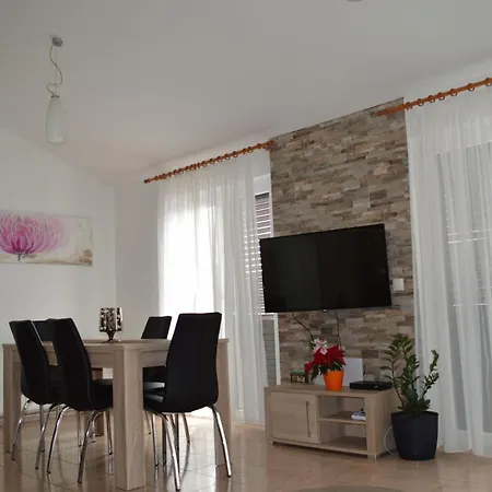 Tome Apartament Tisno